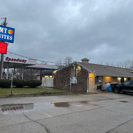 Economy Inn & Suites Ashtabula Esterno foto