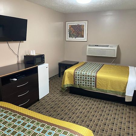 Economy Inn & Suites Ashtabula Esterno foto