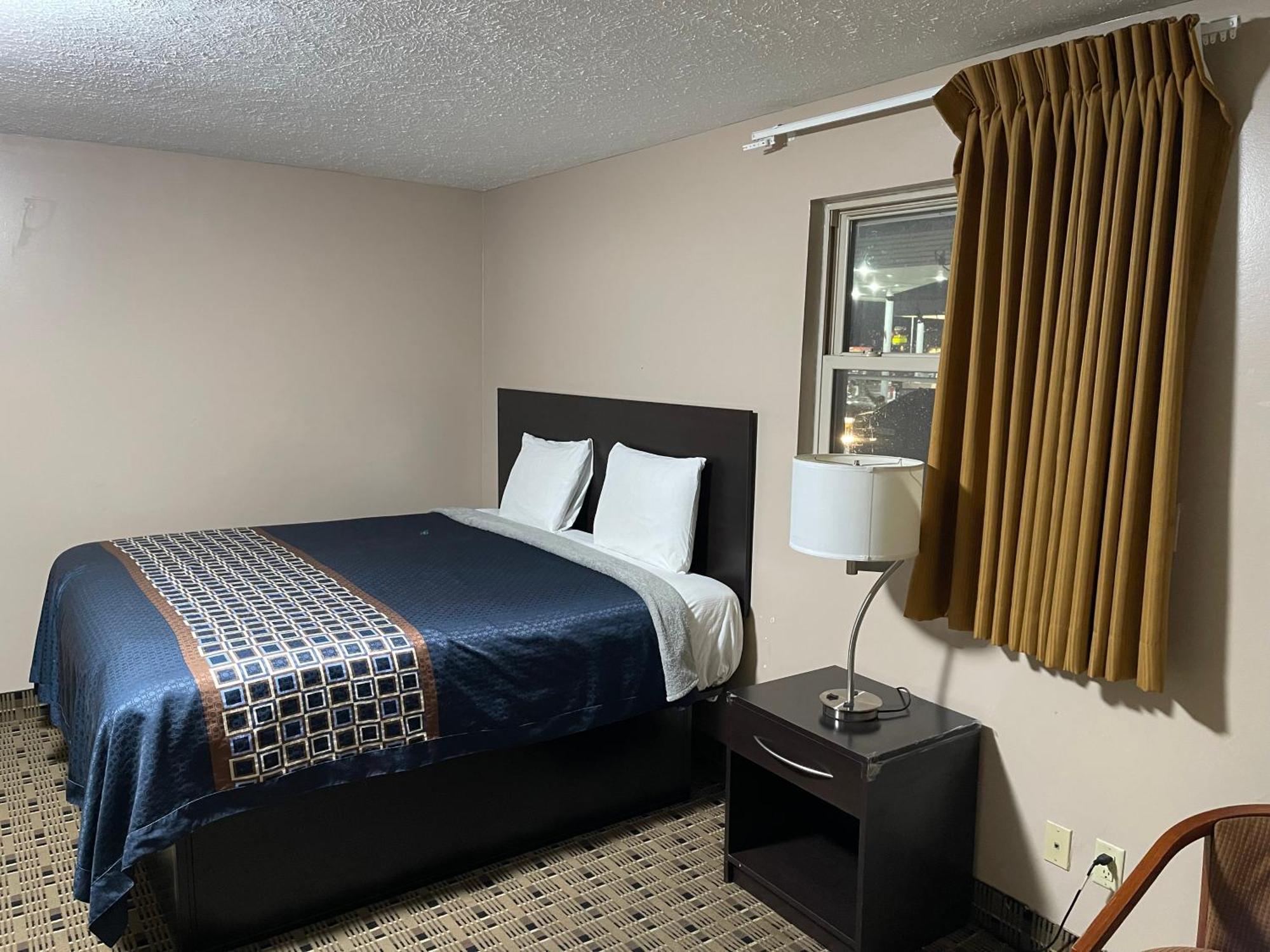 Economy Inn & Suites Ashtabula Esterno foto