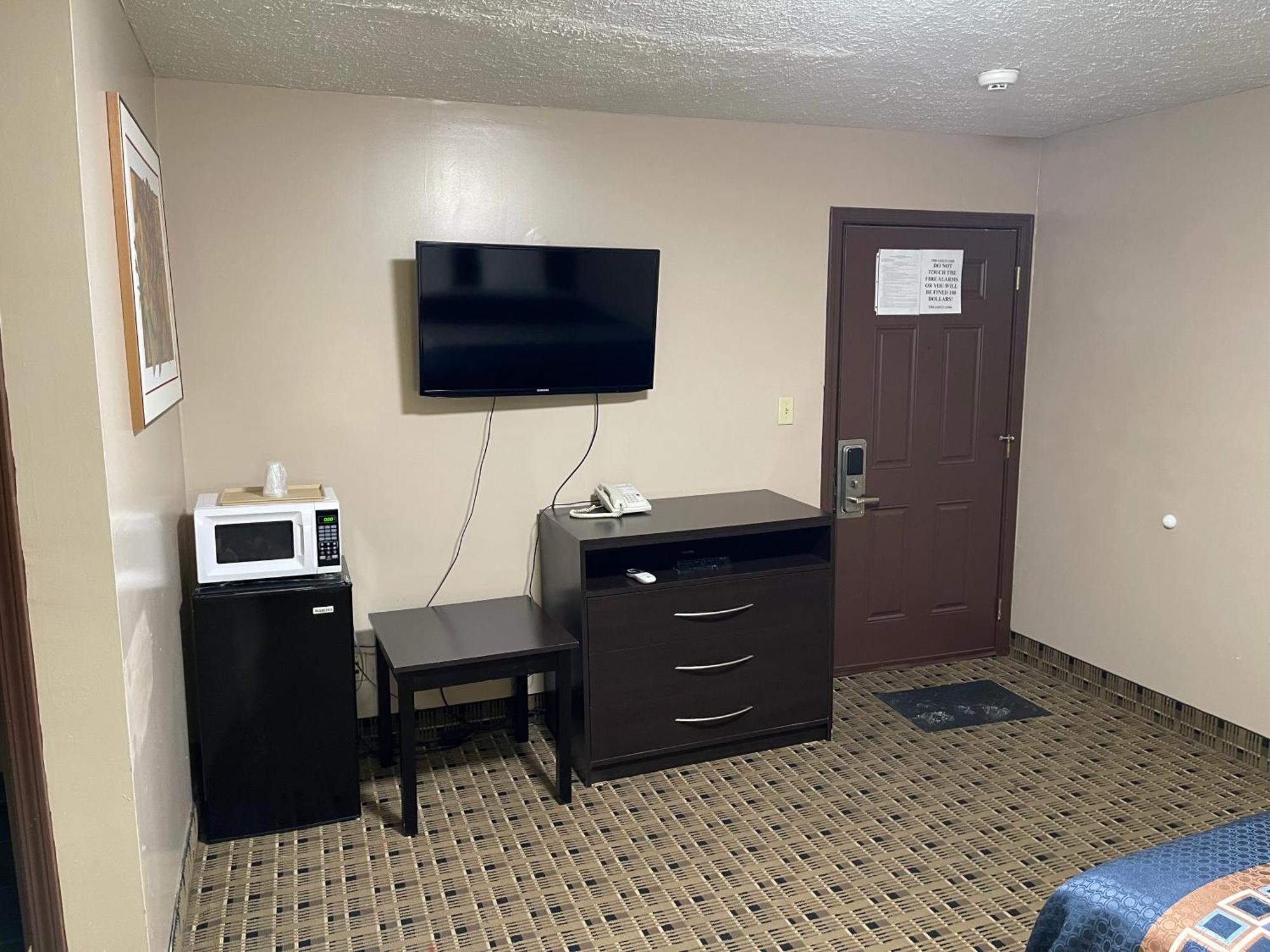 Economy Inn & Suites Ashtabula Esterno foto