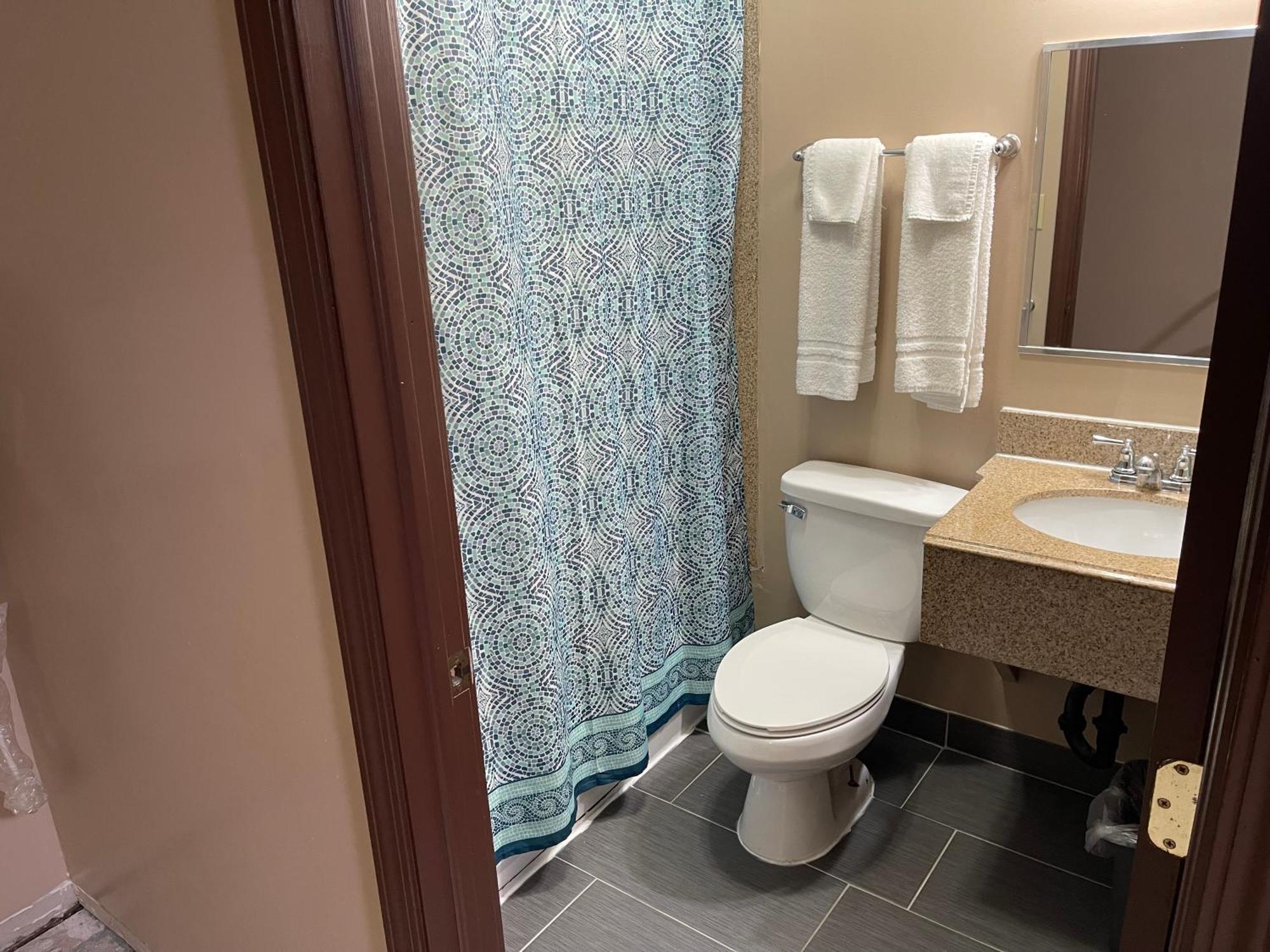 Economy Inn & Suites Ashtabula Esterno foto