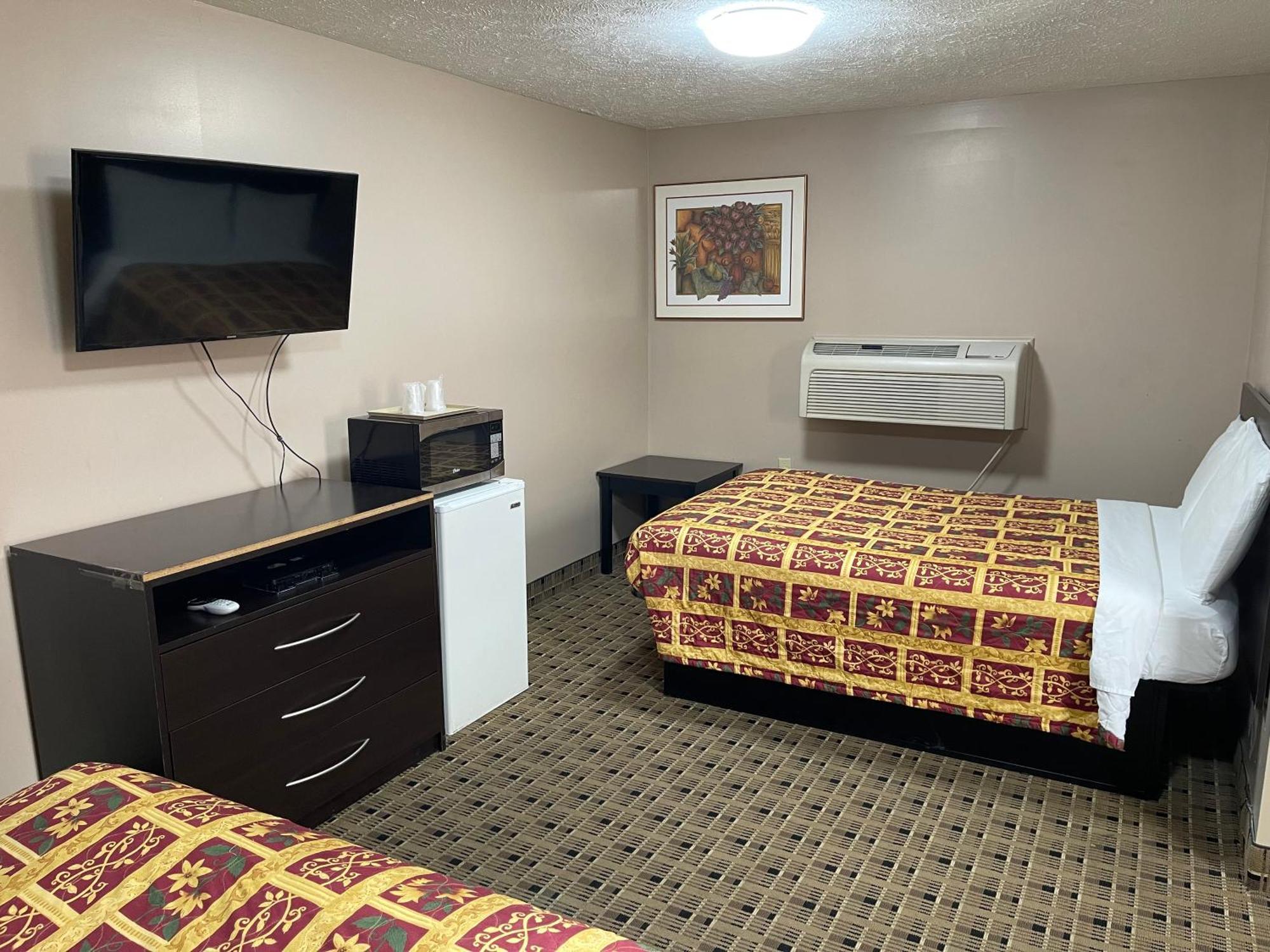 Economy Inn & Suites Ashtabula Esterno foto