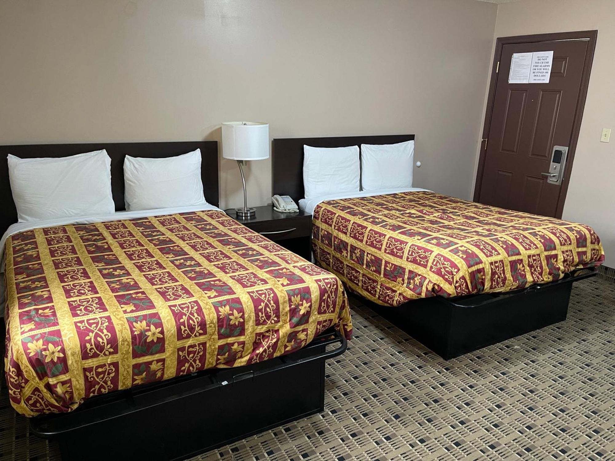 Economy Inn & Suites Ashtabula Esterno foto