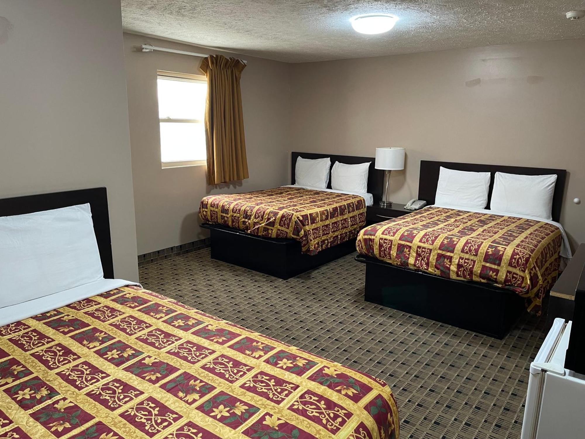 Economy Inn & Suites Ashtabula Esterno foto