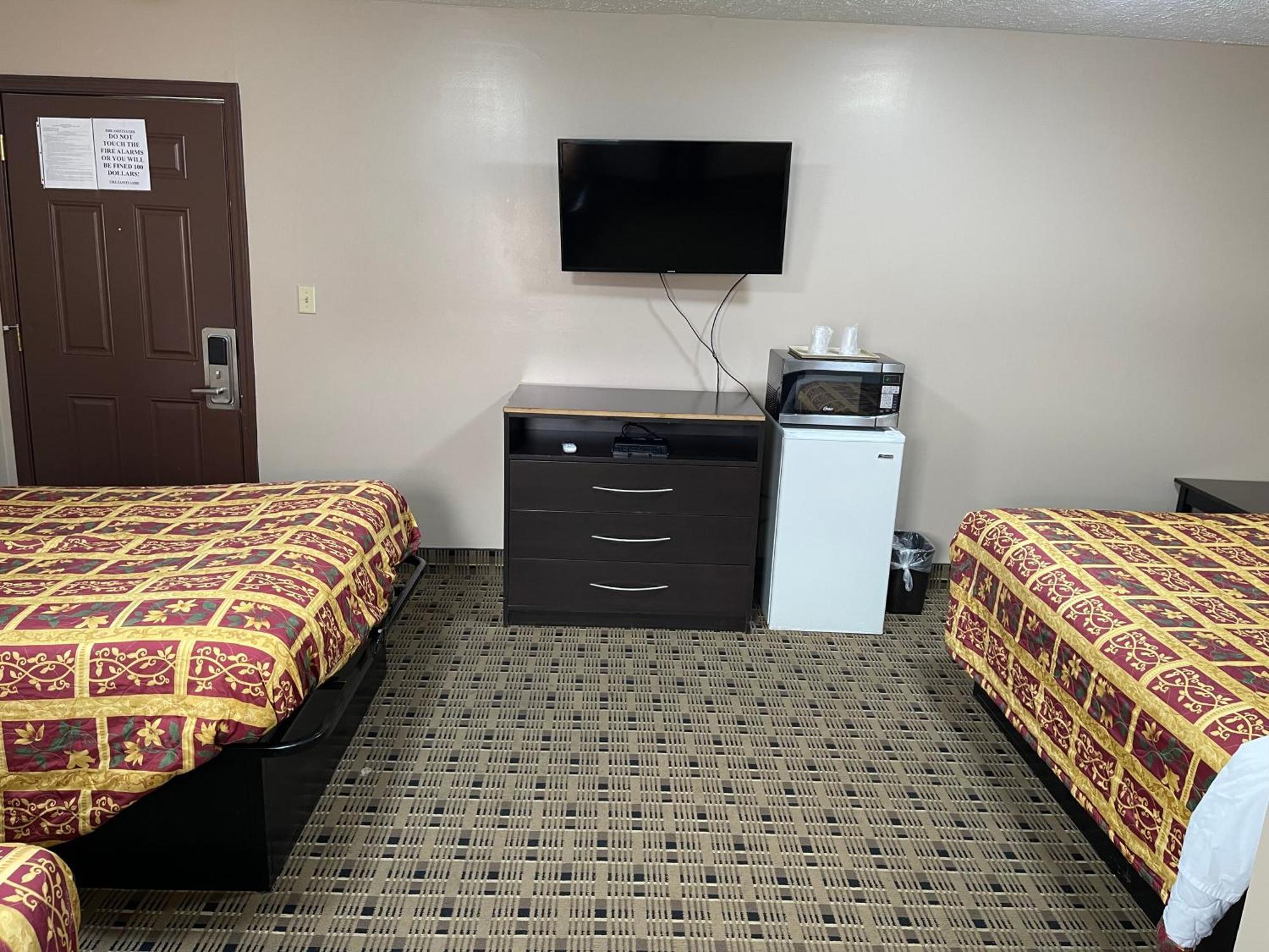 Economy Inn & Suites Ashtabula Esterno foto