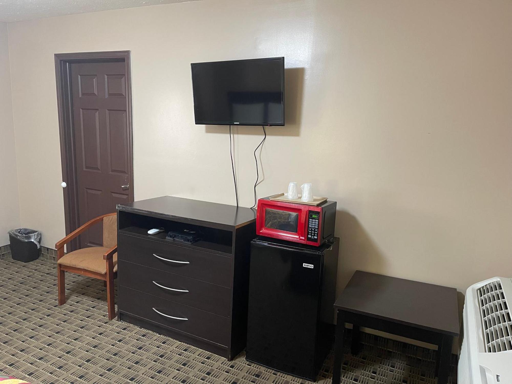 Economy Inn & Suites Ashtabula Esterno foto