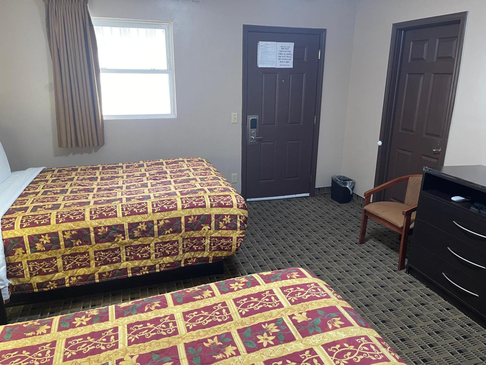 Economy Inn & Suites Ashtabula Esterno foto