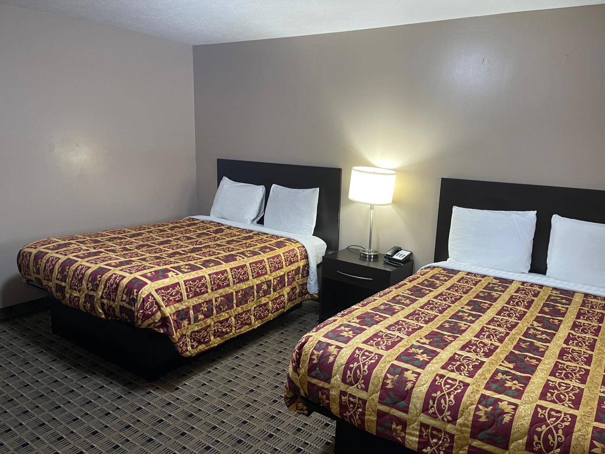 Economy Inn & Suites Ashtabula Esterno foto