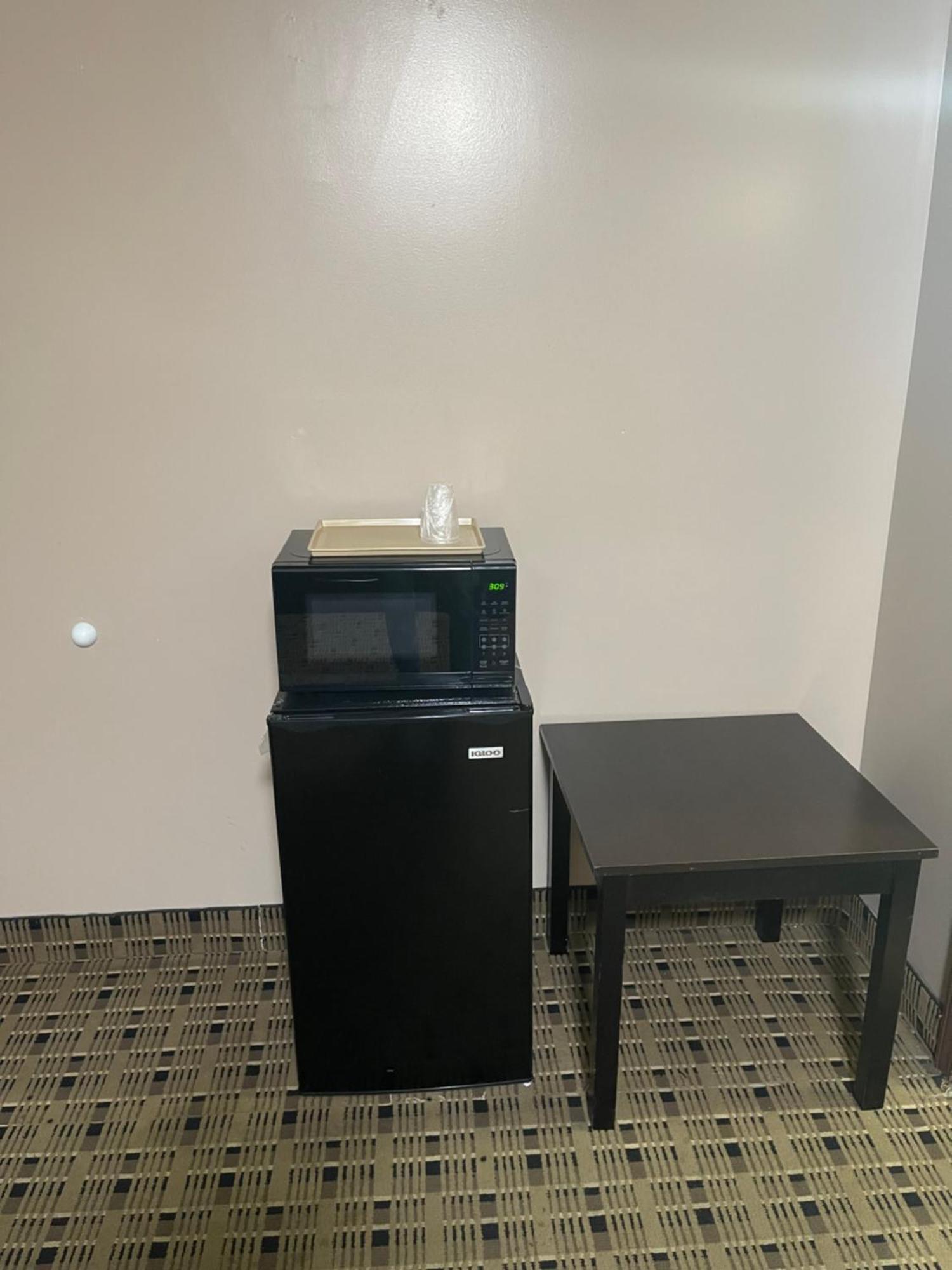 Economy Inn & Suites Ashtabula Esterno foto