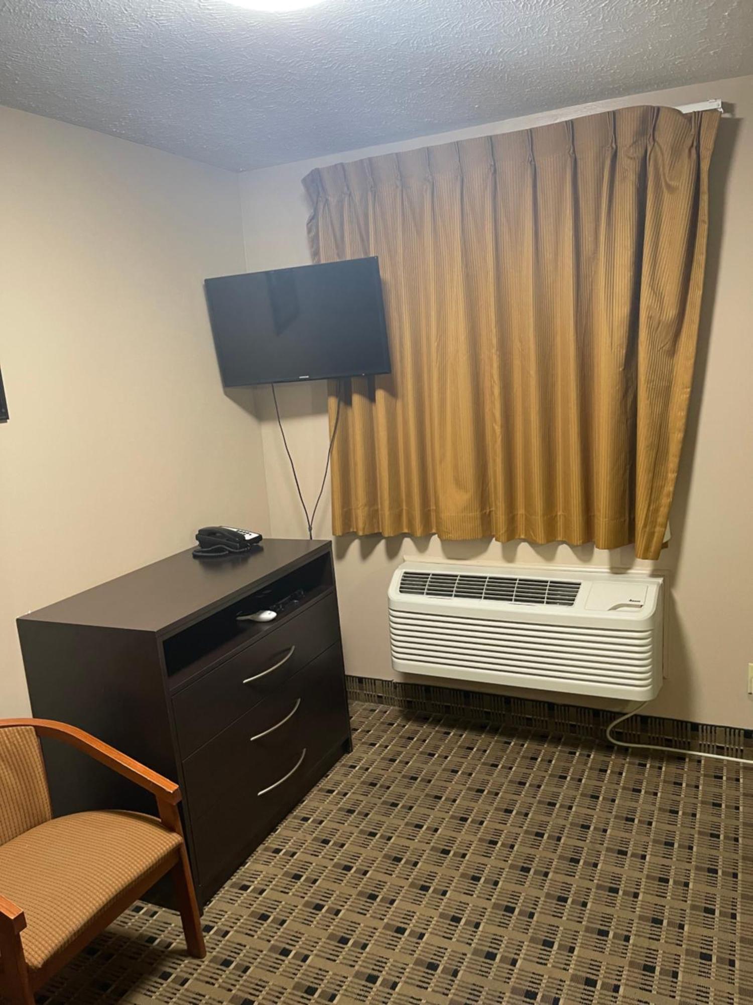 Economy Inn & Suites Ashtabula Esterno foto