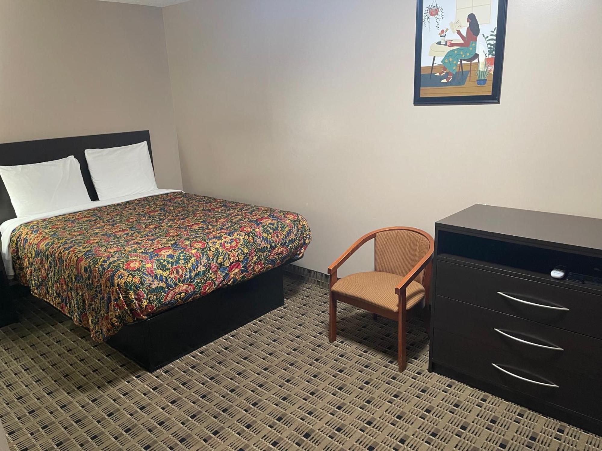 Economy Inn & Suites Ashtabula Esterno foto