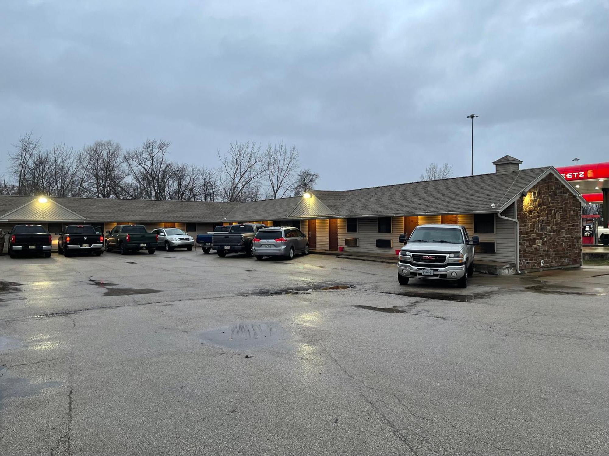 Economy Inn & Suites Ashtabula Esterno foto