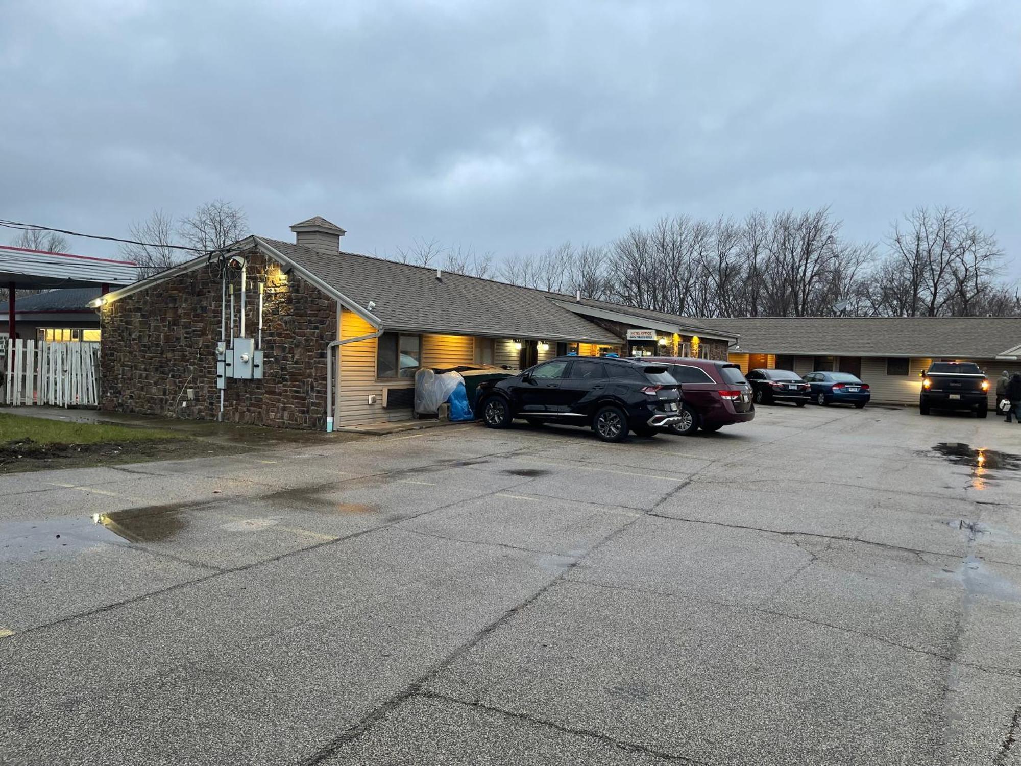 Economy Inn & Suites Ashtabula Esterno foto