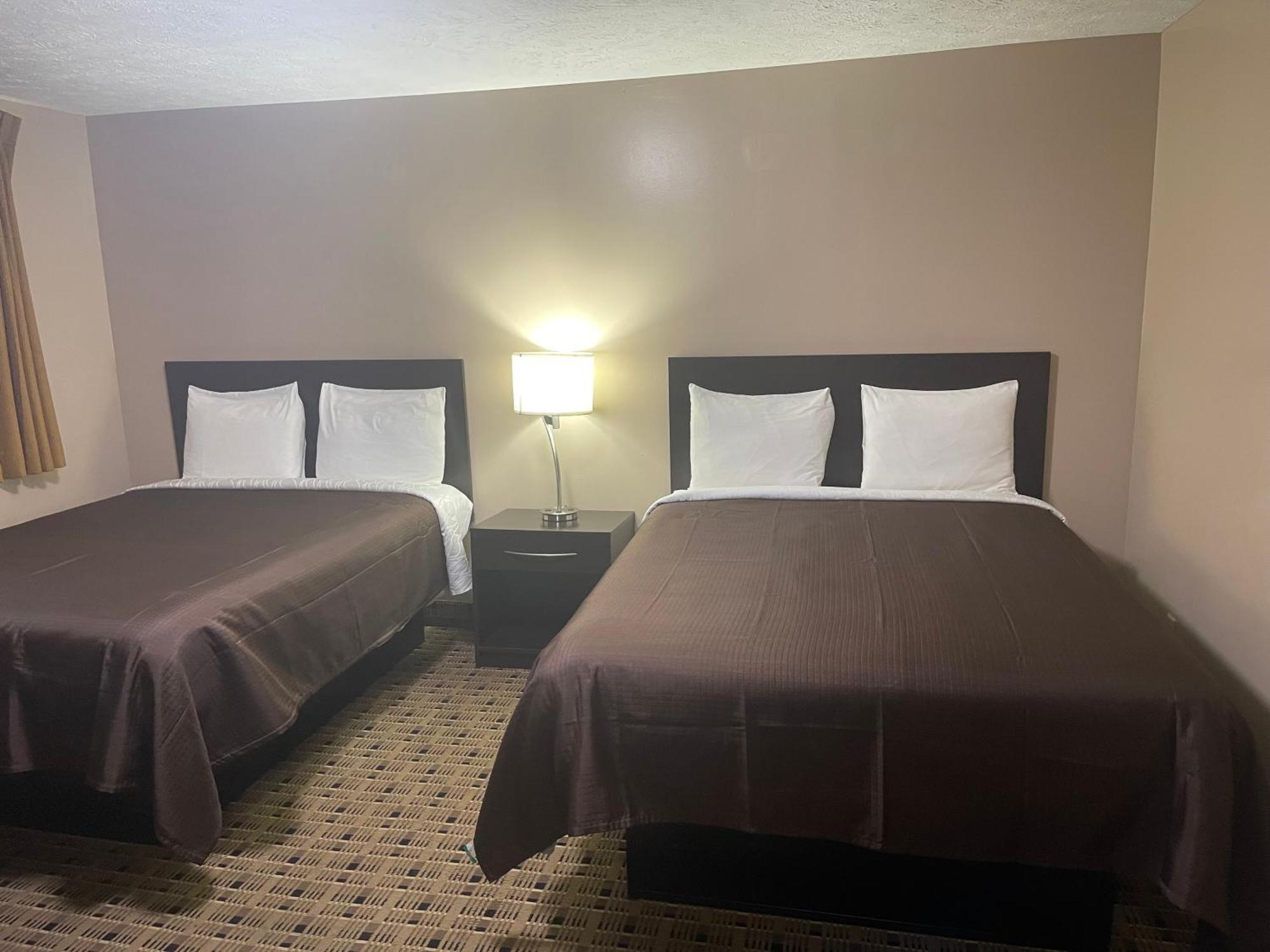 Economy Inn & Suites Ashtabula Esterno foto