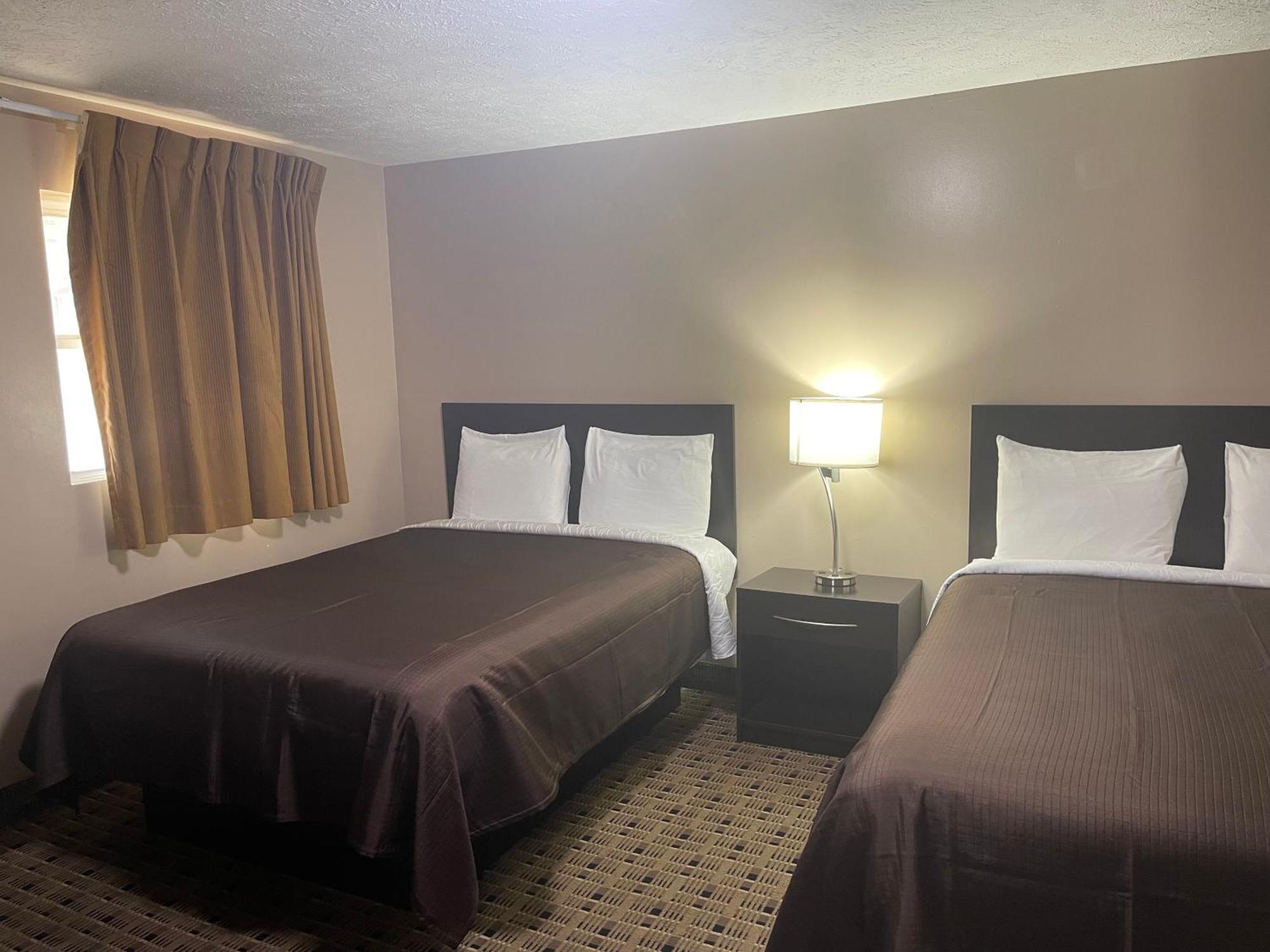 Economy Inn & Suites Ashtabula Esterno foto