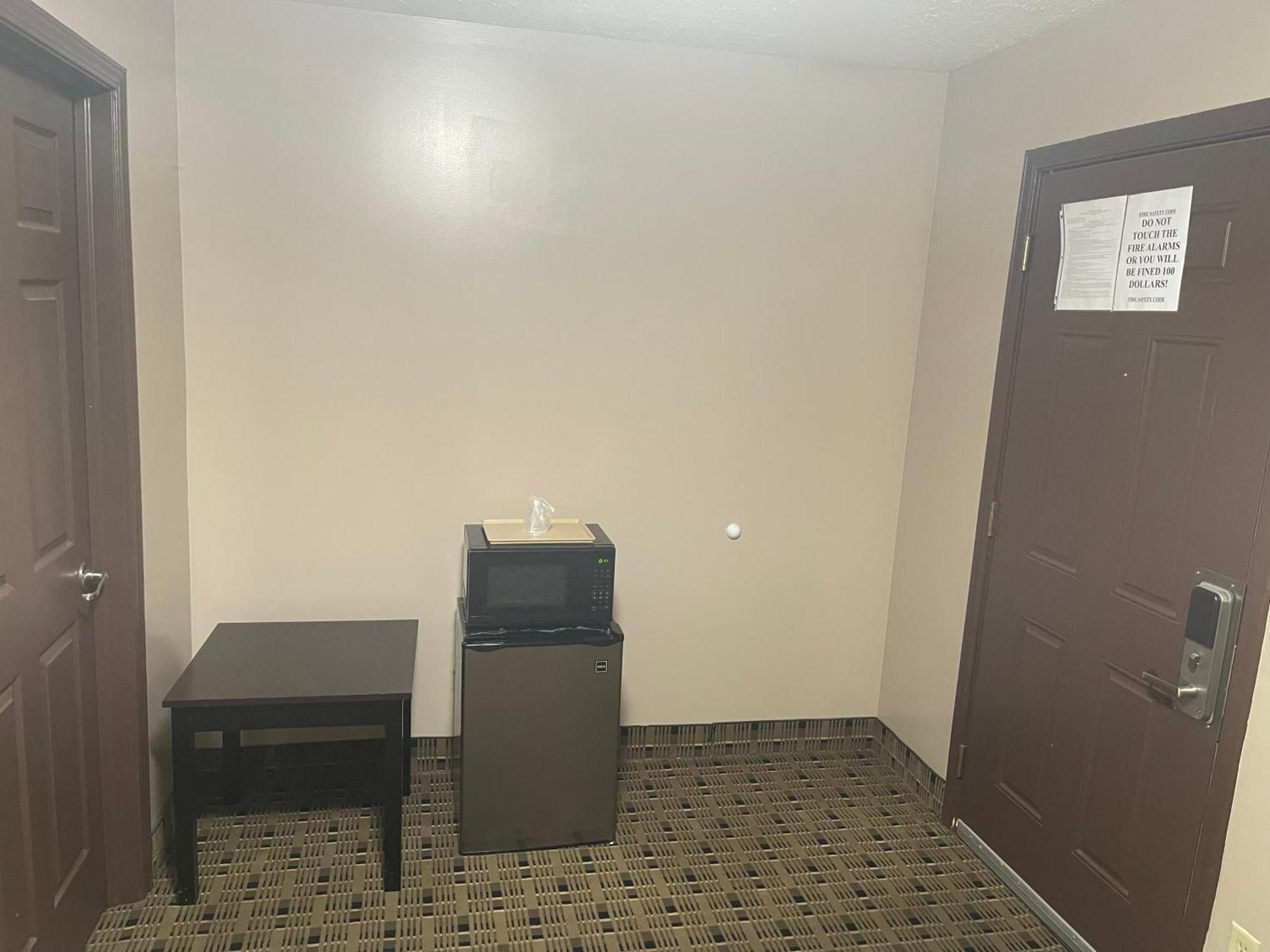 Economy Inn & Suites Ashtabula Esterno foto