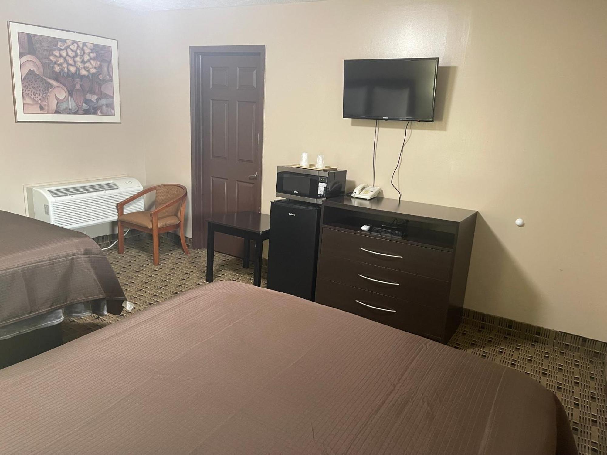 Economy Inn & Suites Ashtabula Esterno foto