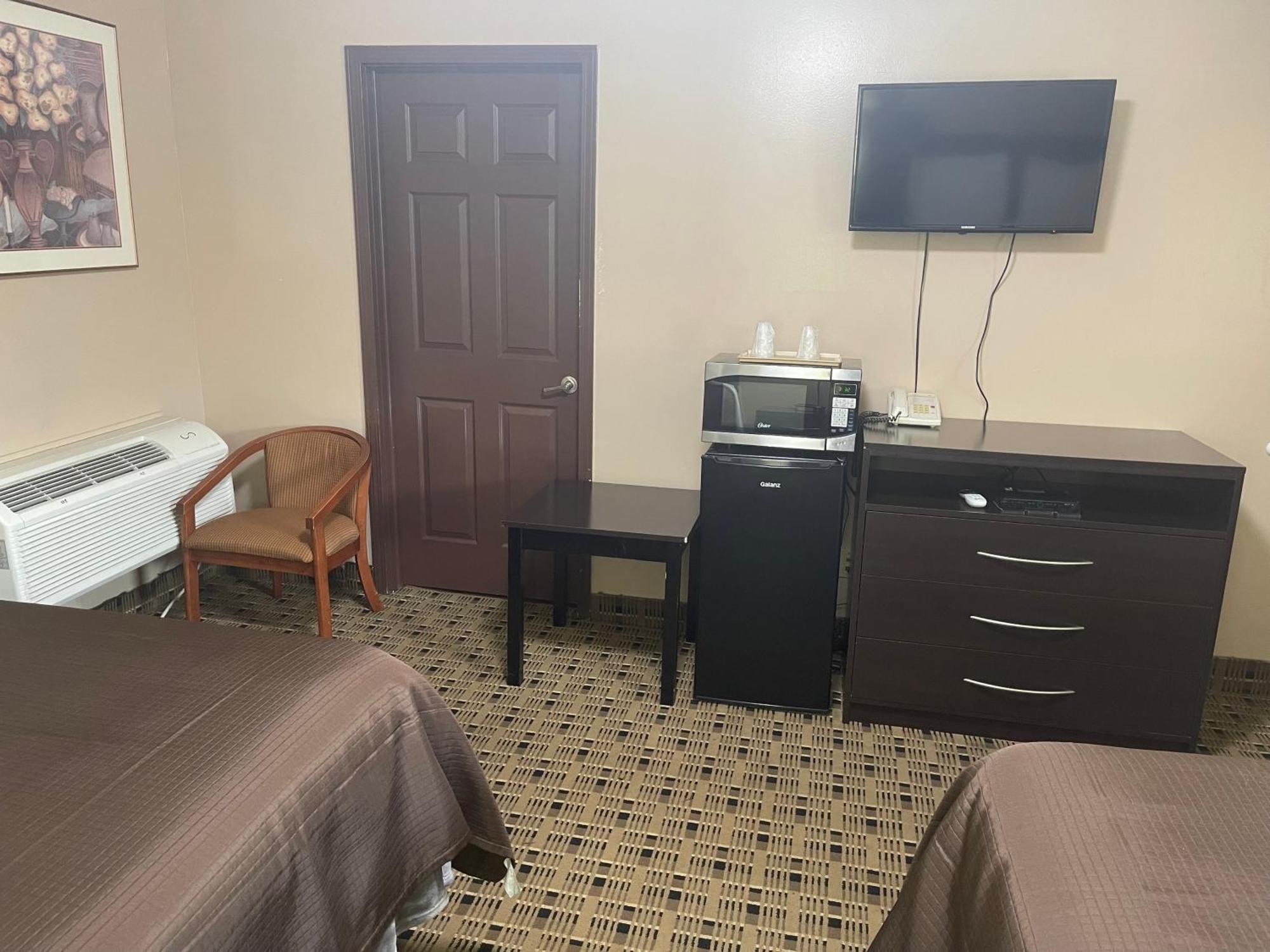 Economy Inn & Suites Ashtabula Esterno foto