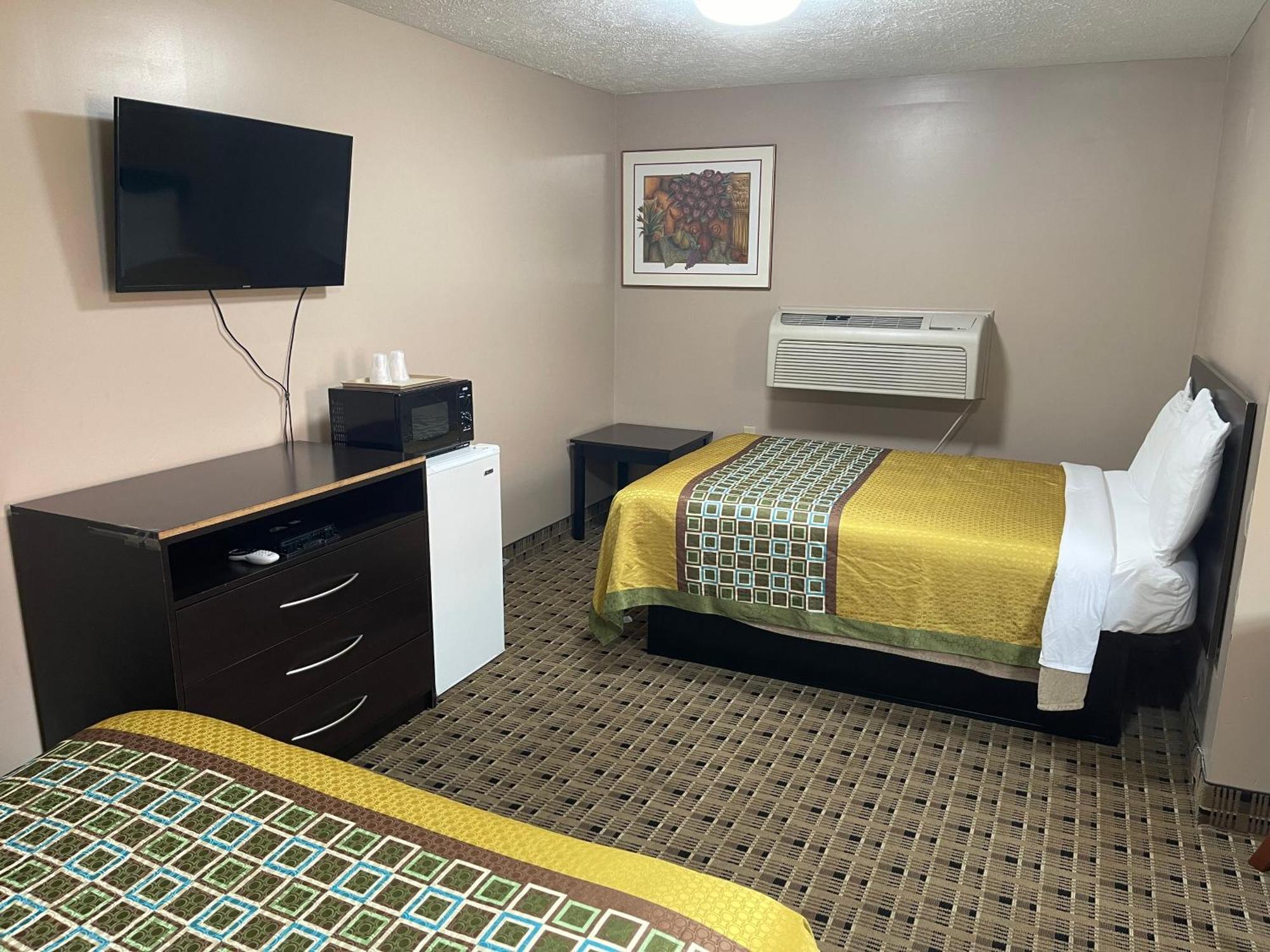 Economy Inn & Suites Ashtabula Esterno foto