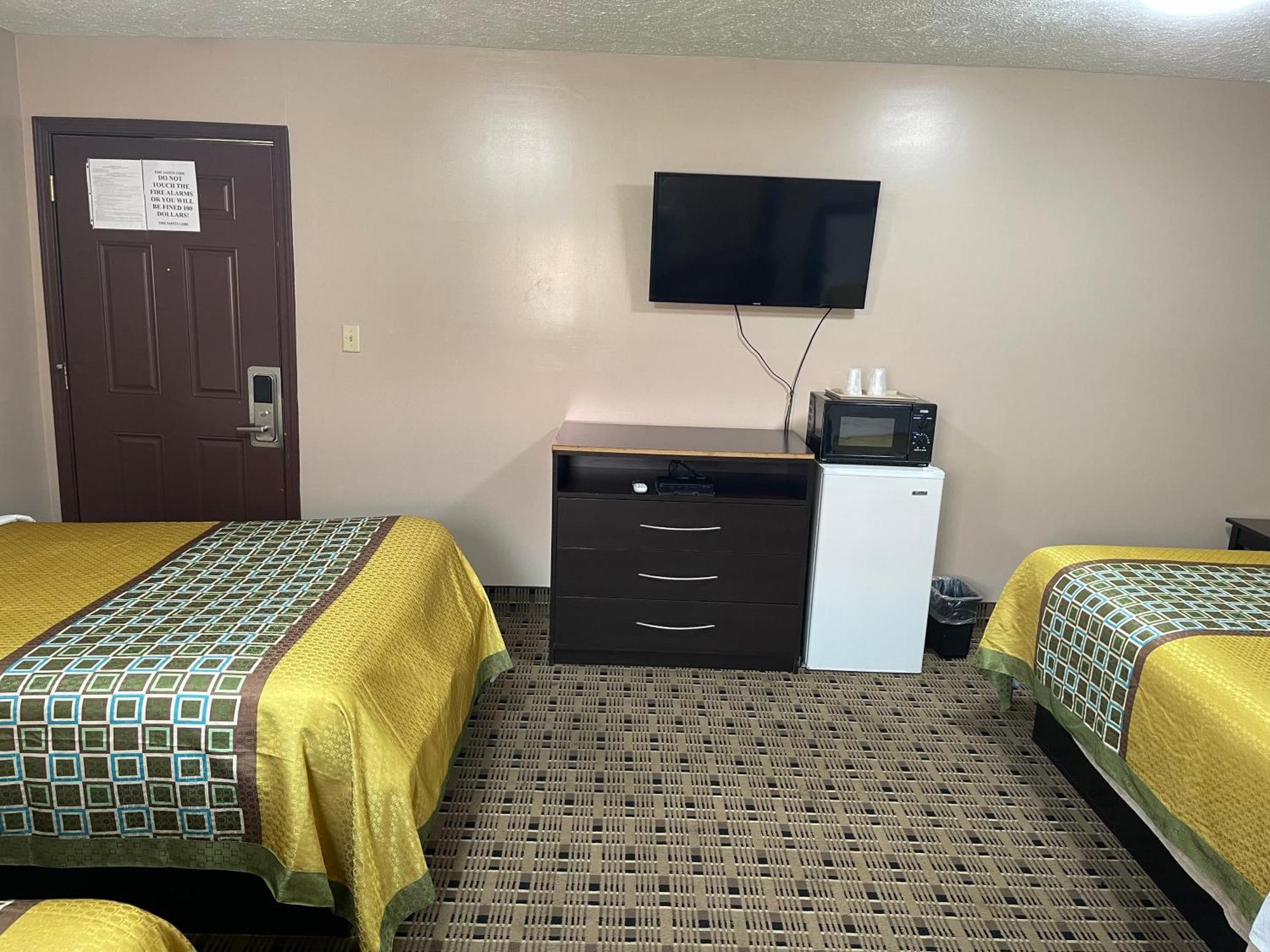 Economy Inn & Suites Ashtabula Esterno foto